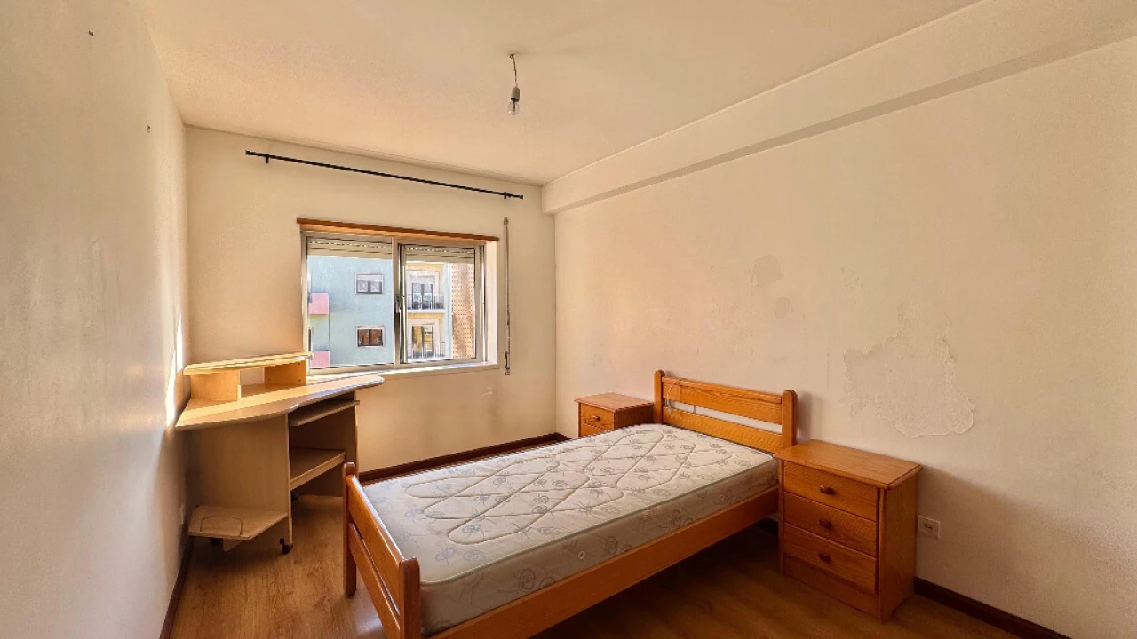 Apartamento T2 para Venda em Santo Antonio dos Olivais Foto 9