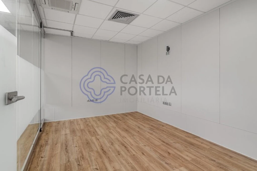 Escritório para Arrendamento em Lordelo do Ouro e Massarelos Foto 10