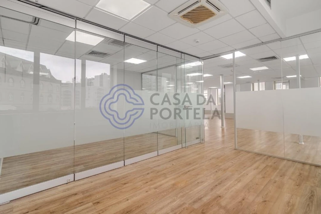 Escritório para Arrendamento em Lordelo do Ouro e Massarelos Foto 12