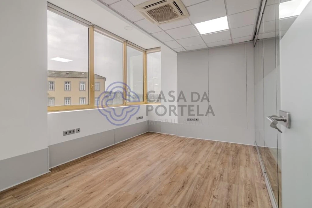 Escritório para Arrendamento em Lordelo do Ouro e Massarelos Foto 11