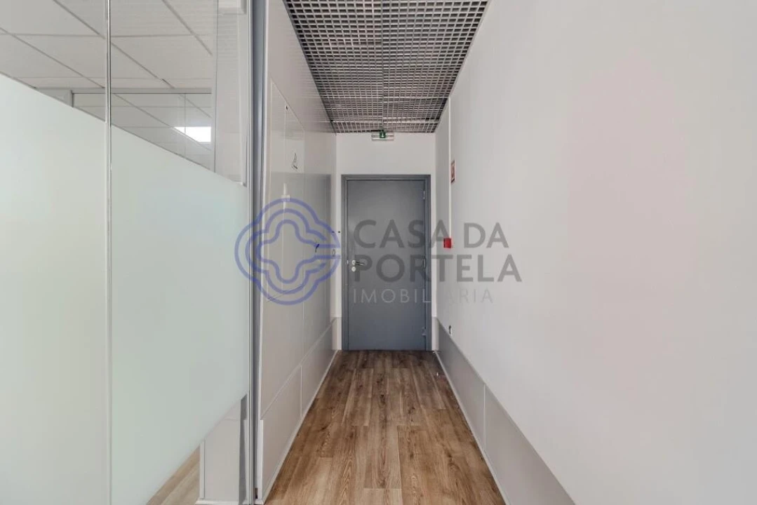 Escritório para Arrendamento em Lordelo do Ouro e Massarelos Foto 2