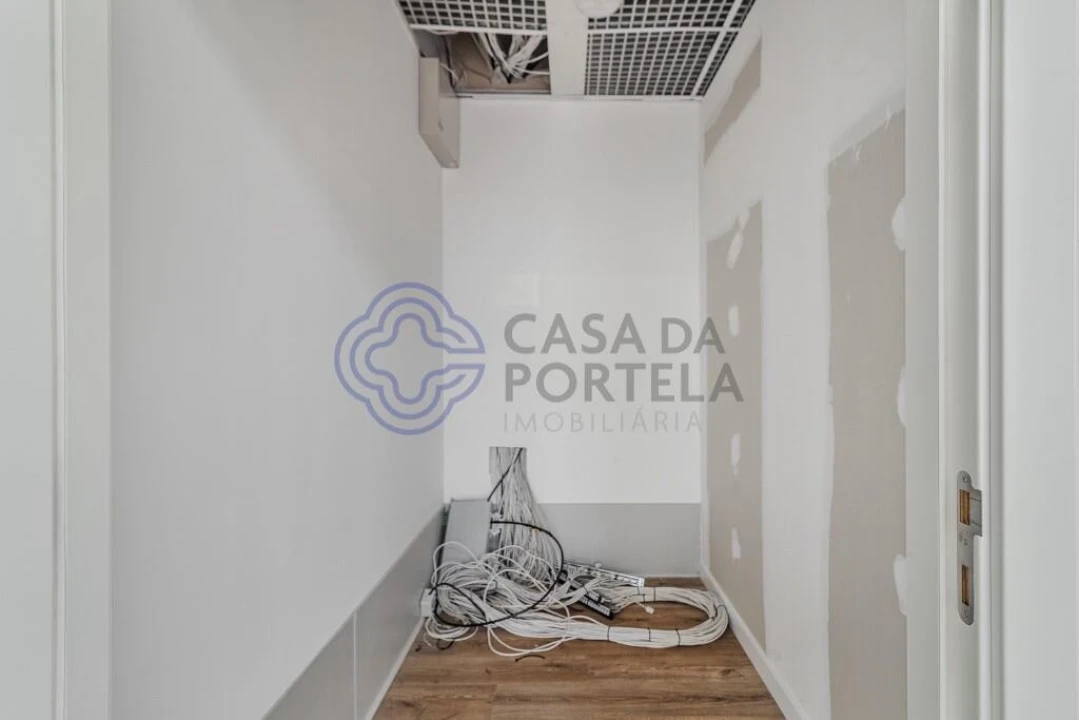 Escritório para Arrendamento em Lordelo do Ouro e Massarelos Foto 4