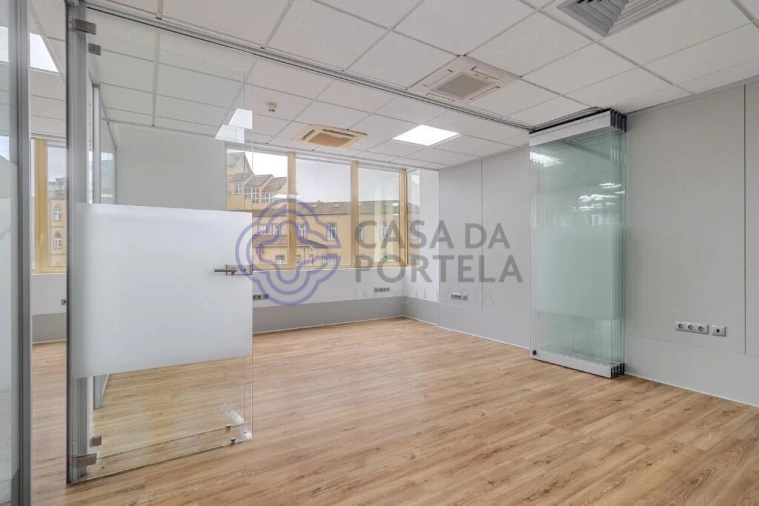 Escritório para Arrendamento em Lordelo do Ouro e Massarelos Foto 13