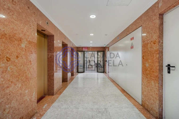 Escritório para Arrendamento em Lordelo do Ouro e Massarelos Foto 15