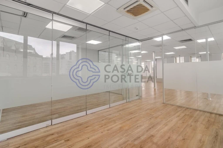 Escritório para Arrendamento em Lordelo do Ouro e Massarelos Foto 12