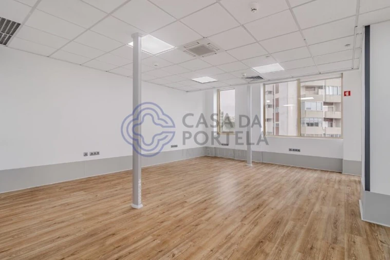 Escritório para Arrendamento em Lordelo do Ouro e Massarelos Foto 3