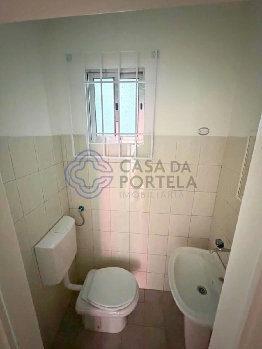 Loja para Arrendamento em São Vicente Foto 8