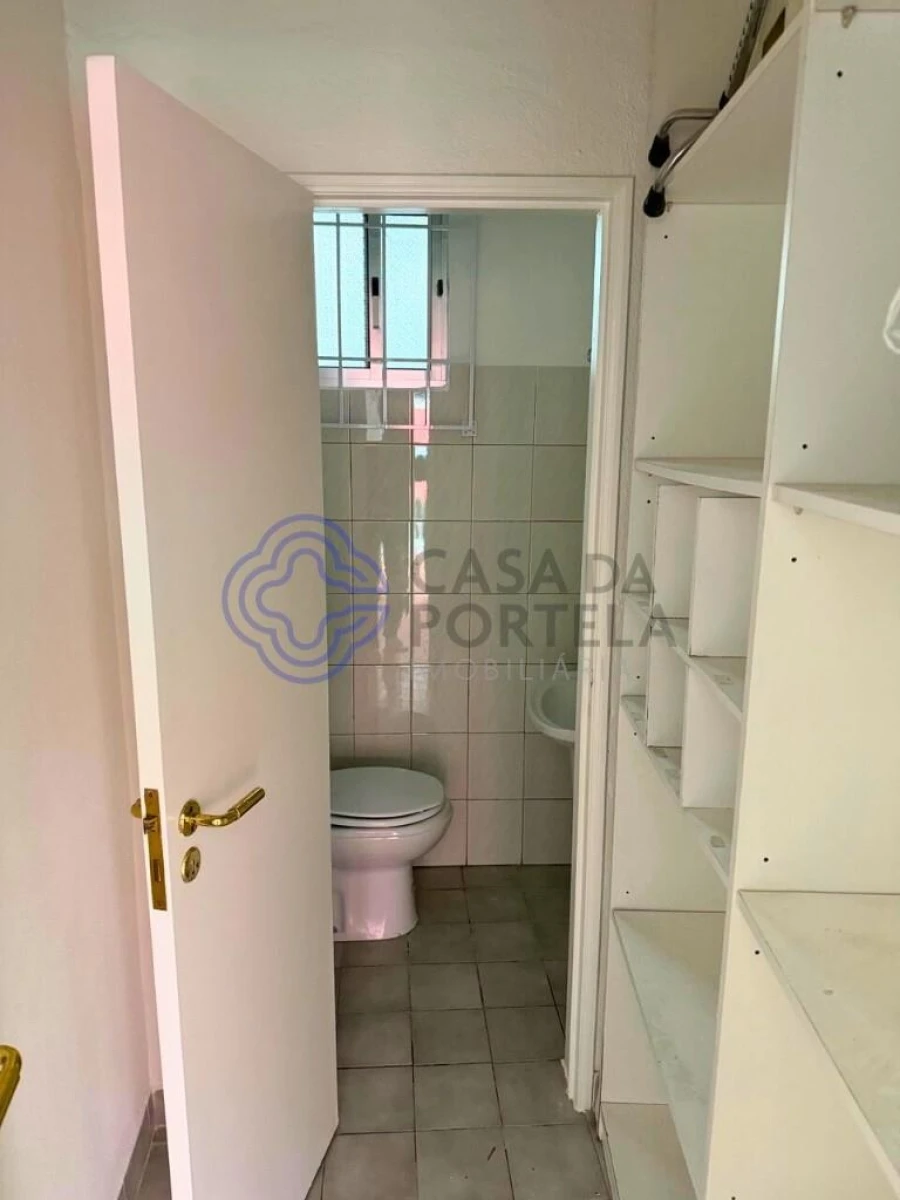 Loja para Arrendamento em São Vicente Foto 7