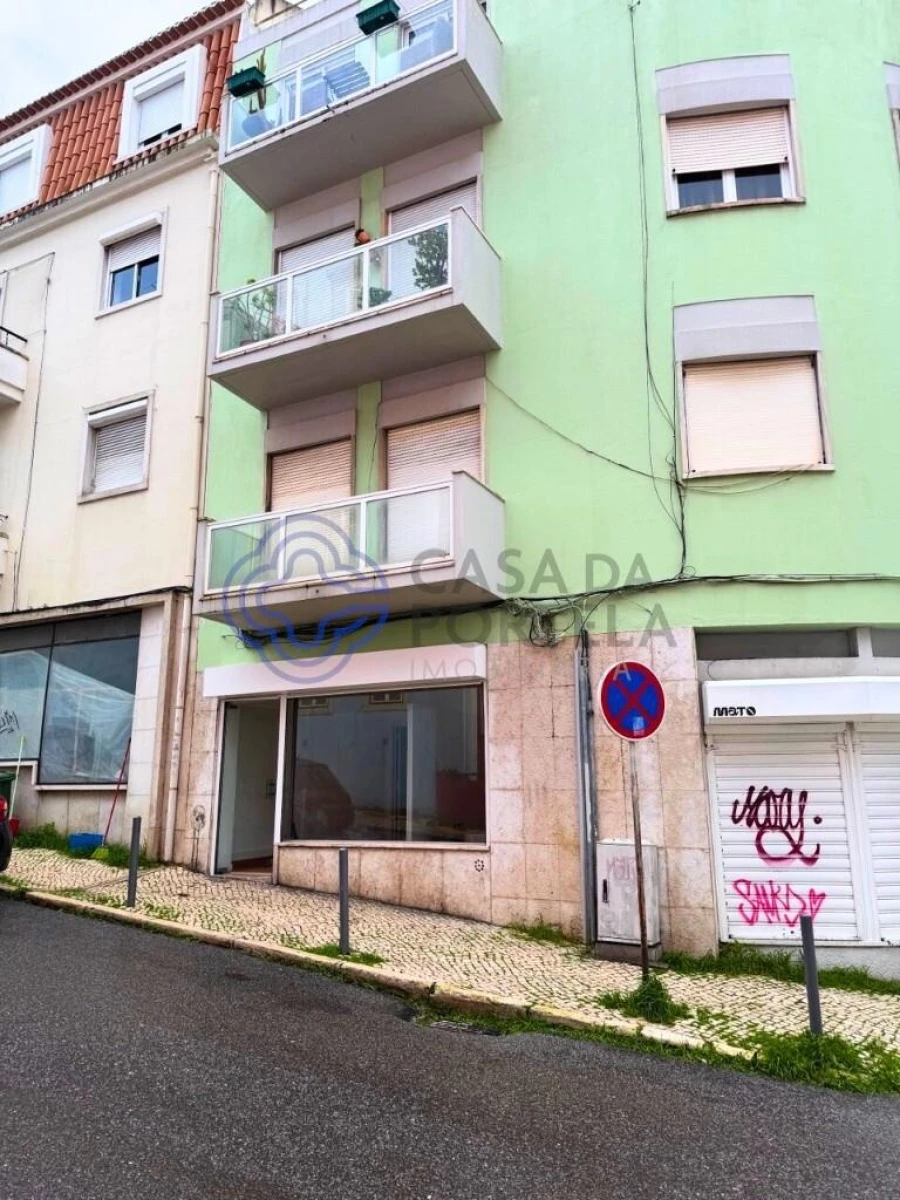 Loja para Arrendamento em São Vicente Foto 2