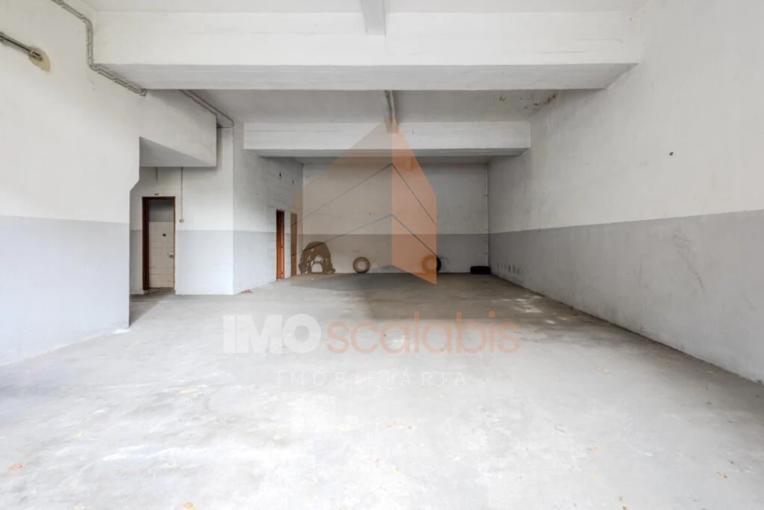 Garagem para Venda em Romeira e Várzea Foto 2