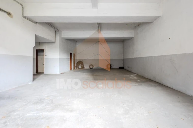 Garagem para Venda em Romeira e Várzea Foto 2