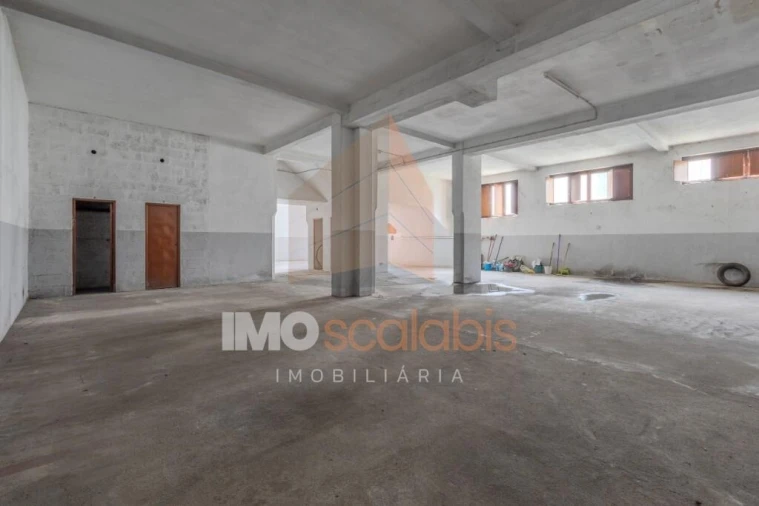 Garagem para Venda em Romeira e Várzea Foto 7