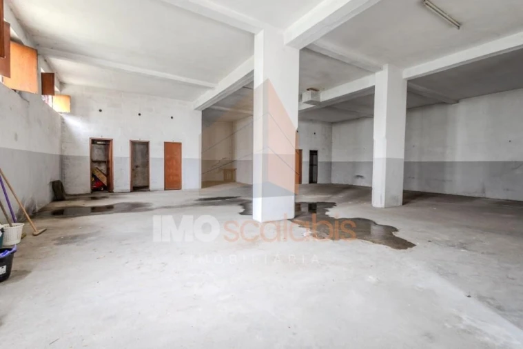 Garagem para Venda em Romeira e Várzea Foto 4