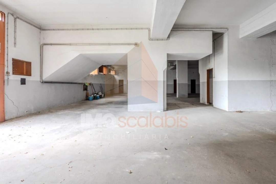 Garagem para Venda em Romeira e Várzea Foto 3