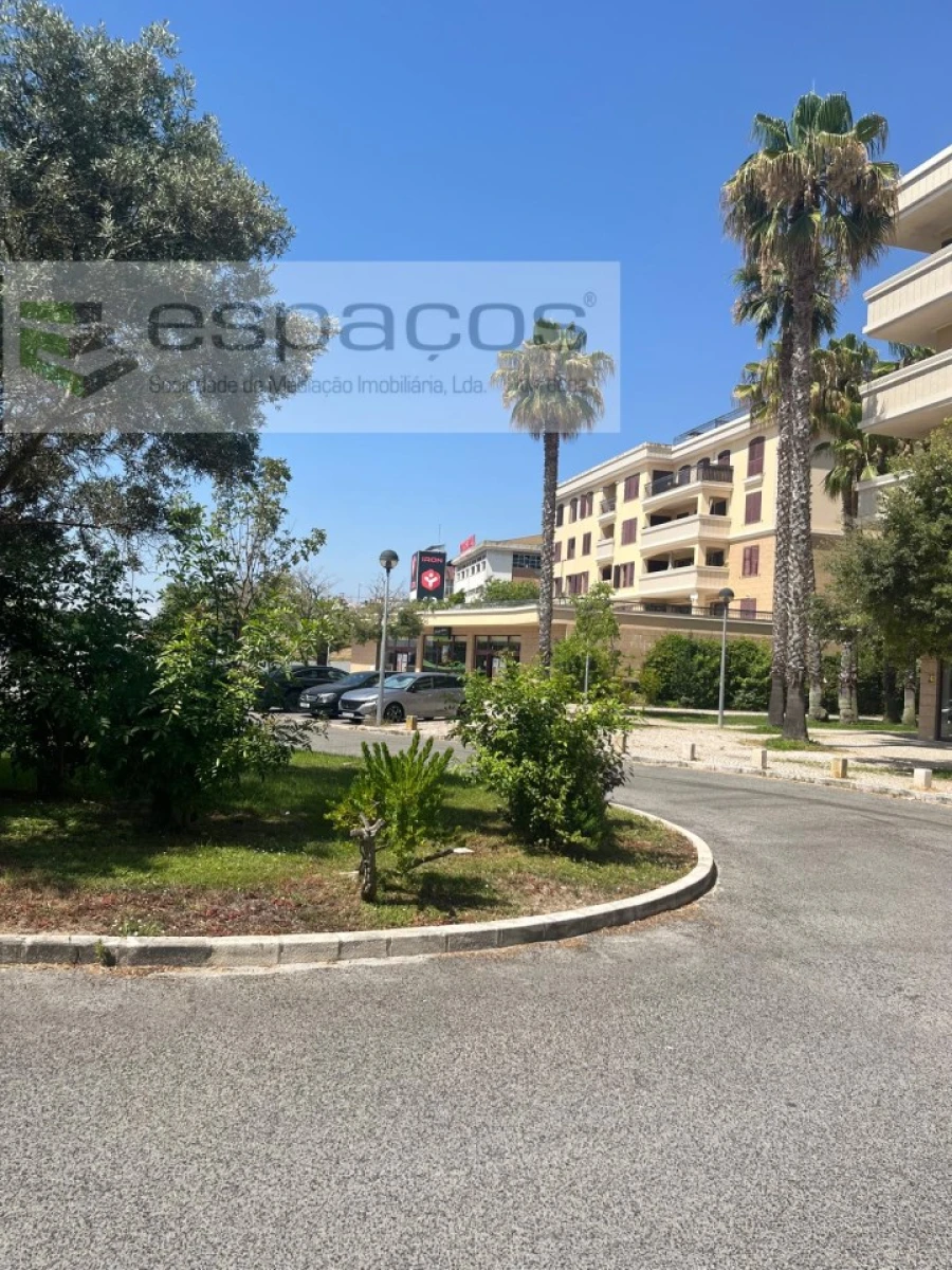 Loja para Venda em Póvoa de Santa Iria e Forte da Casa Foto 2