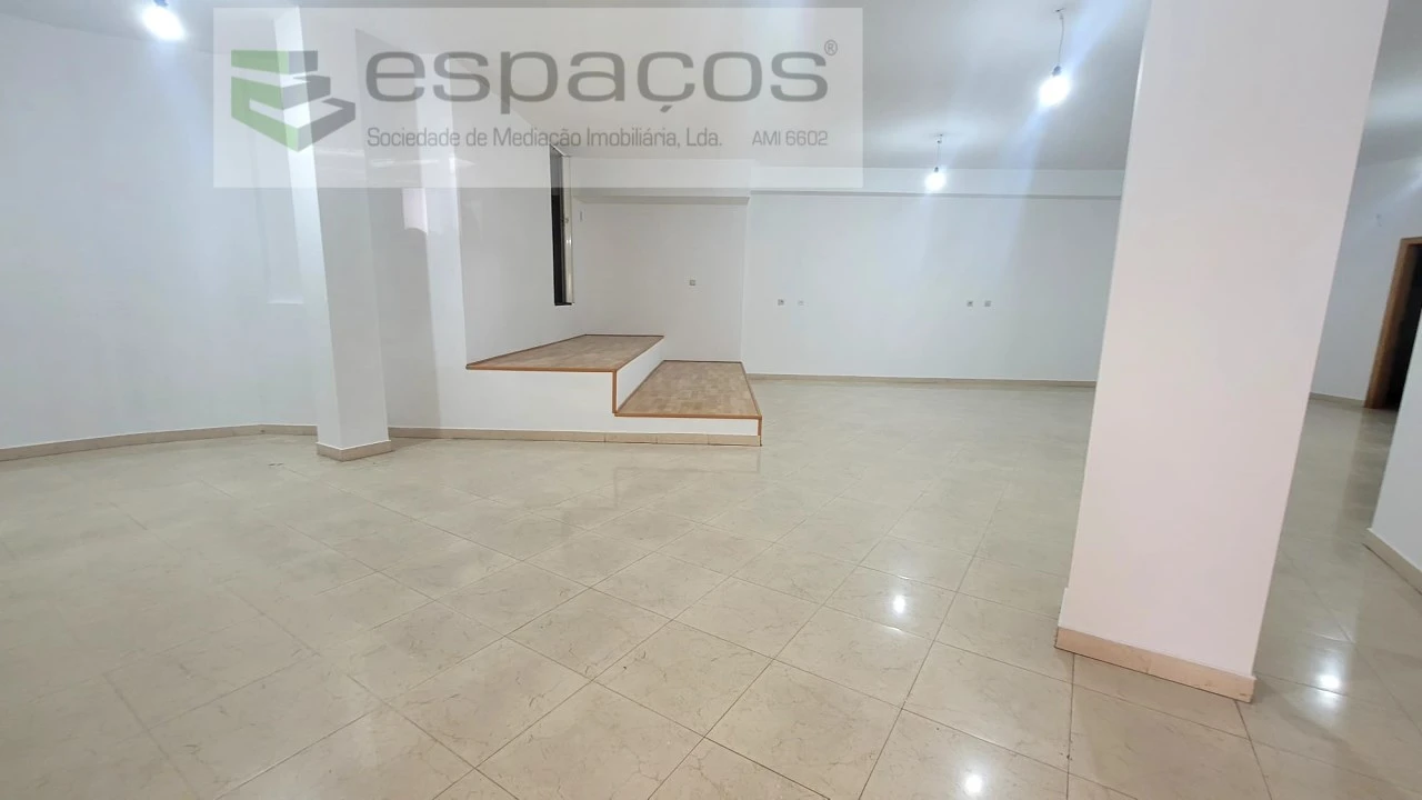 Loja para Arrendamento em Algueirão-Mem Martins Foto 7