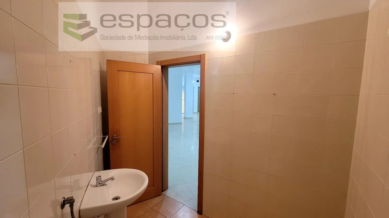 Loja para Arrendamento em Algueirão-Mem Martins Foto 17