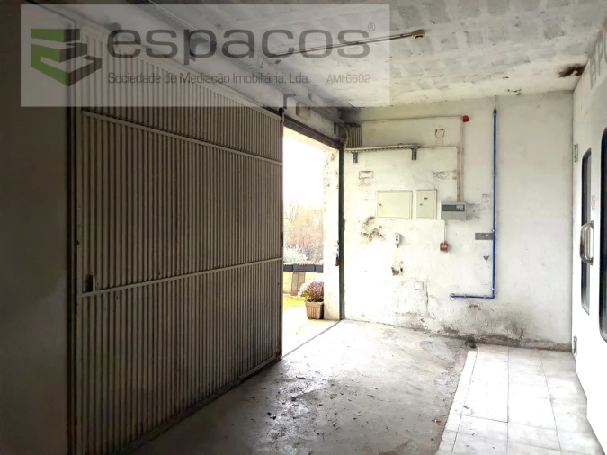 Armazém para Venda em Teixoso e Sarzedo Foto 1