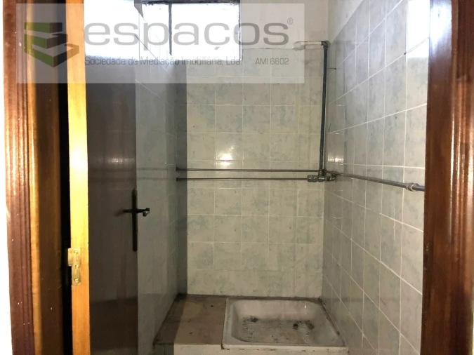 Armazém para Venda em Teixoso e Sarzedo Foto 11