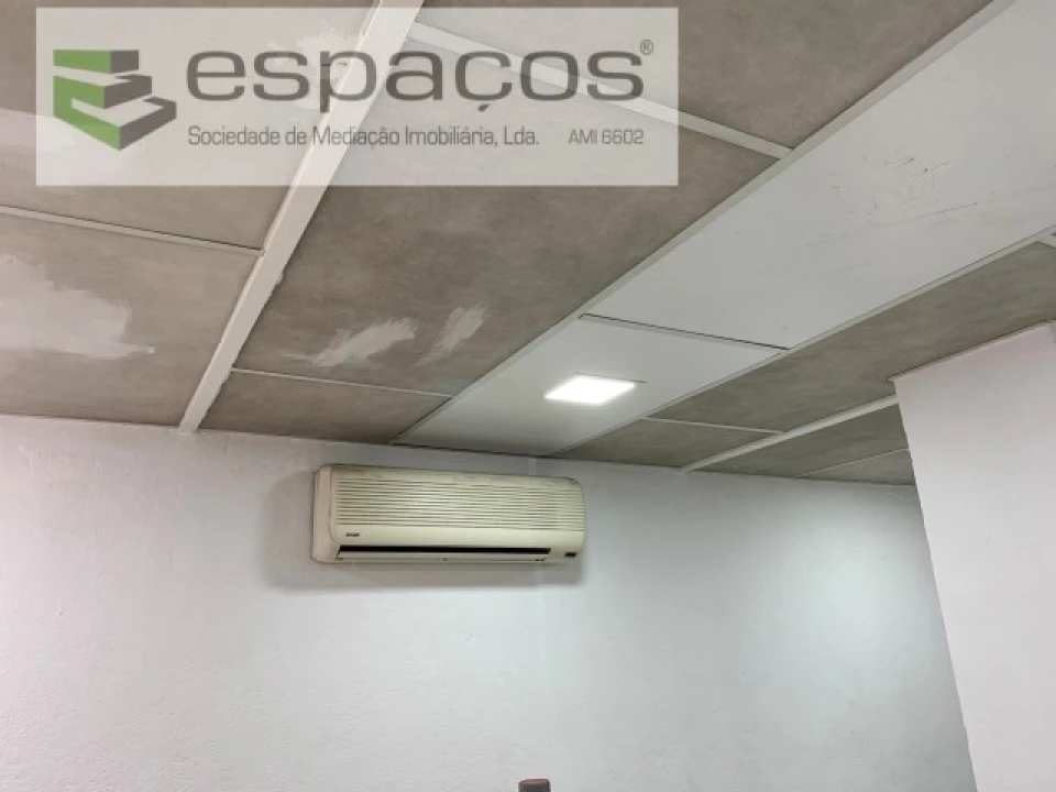 Armazém para Venda em Póvoa de Santa Iria e Forte da Casa Foto 8