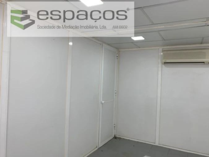 Armazém para Venda em Póvoa de Santa Iria e Forte da Casa Foto 2