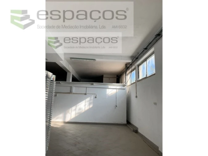 Armazém para Venda em Póvoa de Santa Iria e Forte da Casa Foto 1