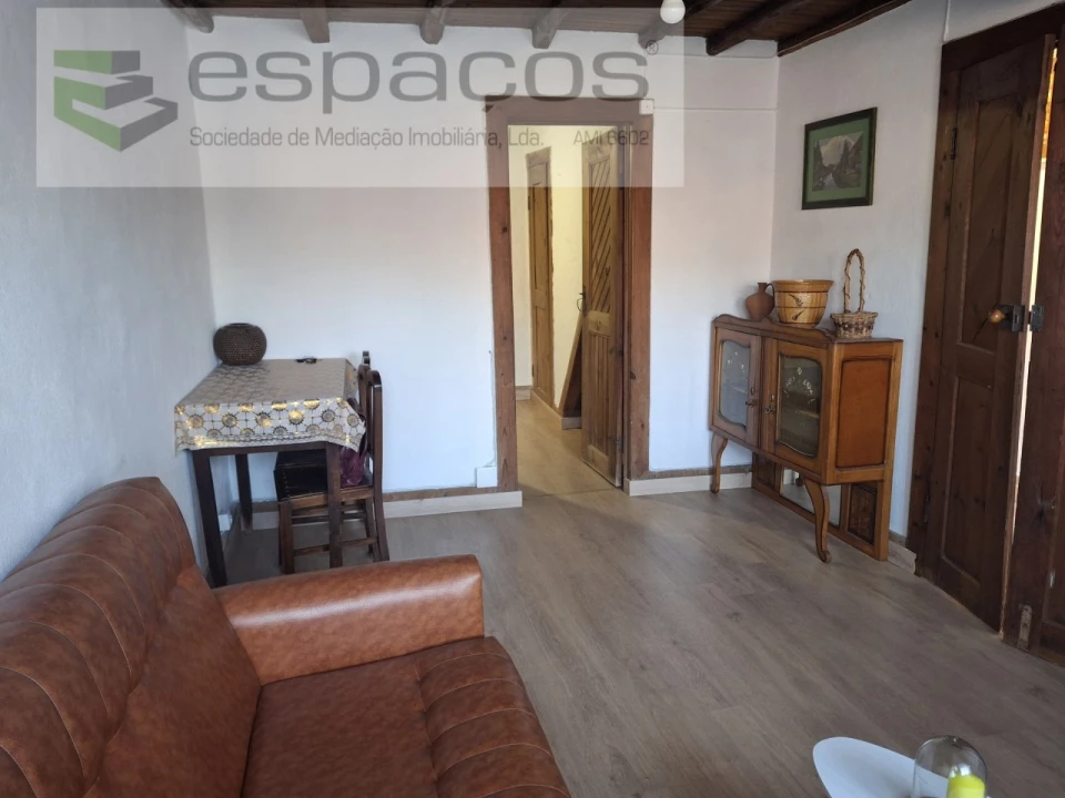 Moradia T2 para Venda em Telhado Foto 4