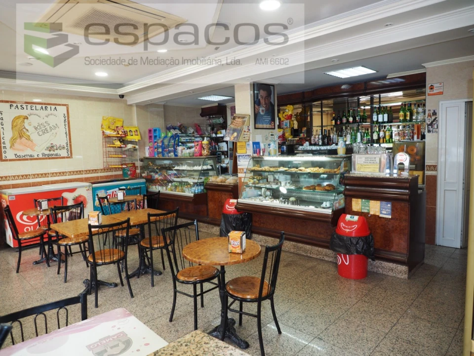 Loja para Venda em Sacavém e Prior Velho Foto 1