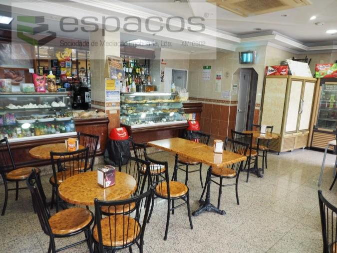 Loja para Venda em Sacavém e Prior Velho Foto 2