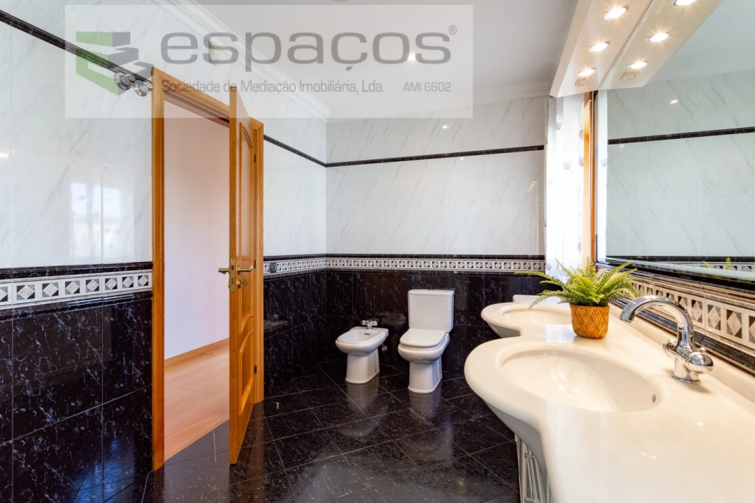 Moradia T4 para Venda em Póvoa de Santa Iria e Forte da Casa Foto 60