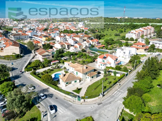 Moradia T4 para Venda em Póvoa de Santa Iria e Forte da Casa Foto 9