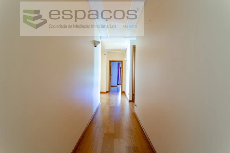 Moradia T4 para Venda em Póvoa de Santa Iria e Forte da Casa Foto 37