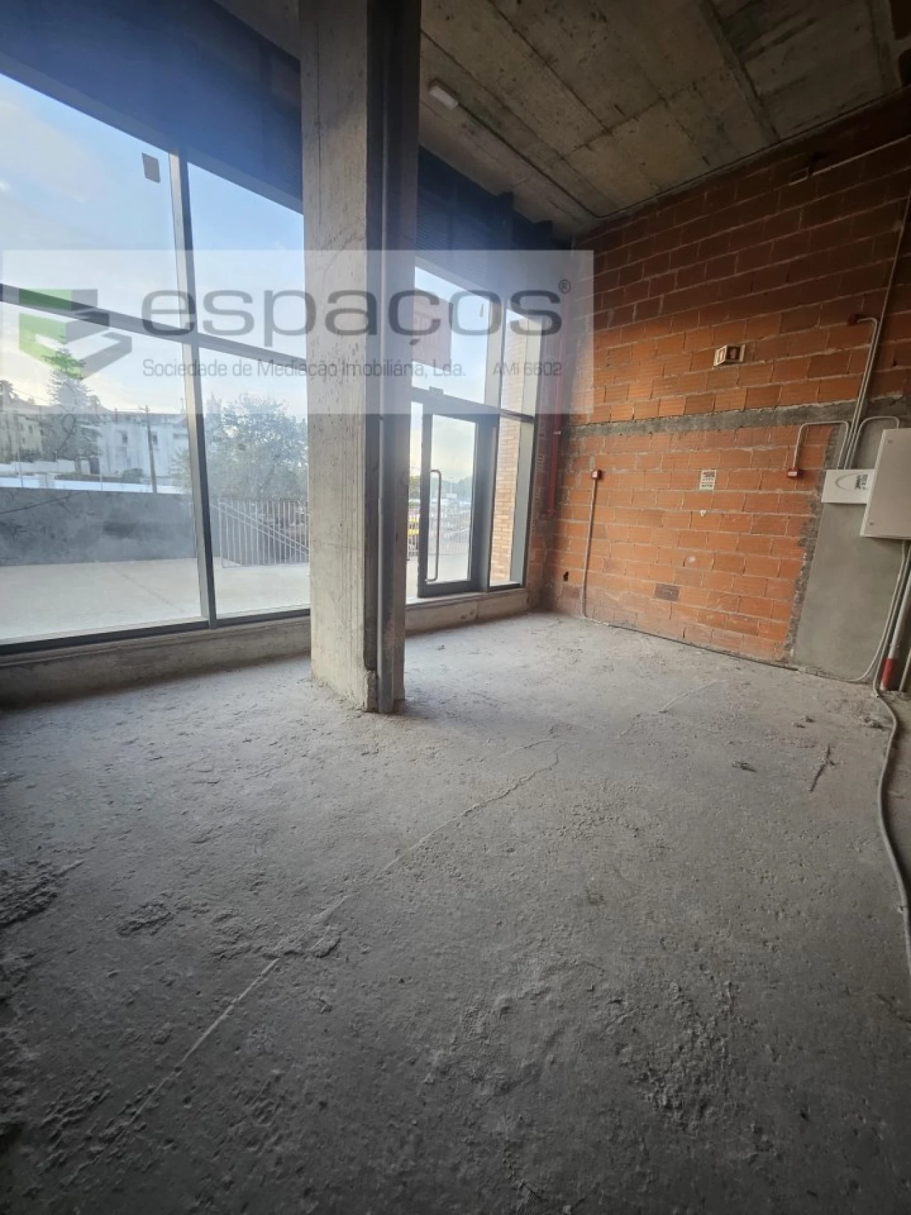 Loja para Arrendamento em Sacavém e Prior Velho Foto 2