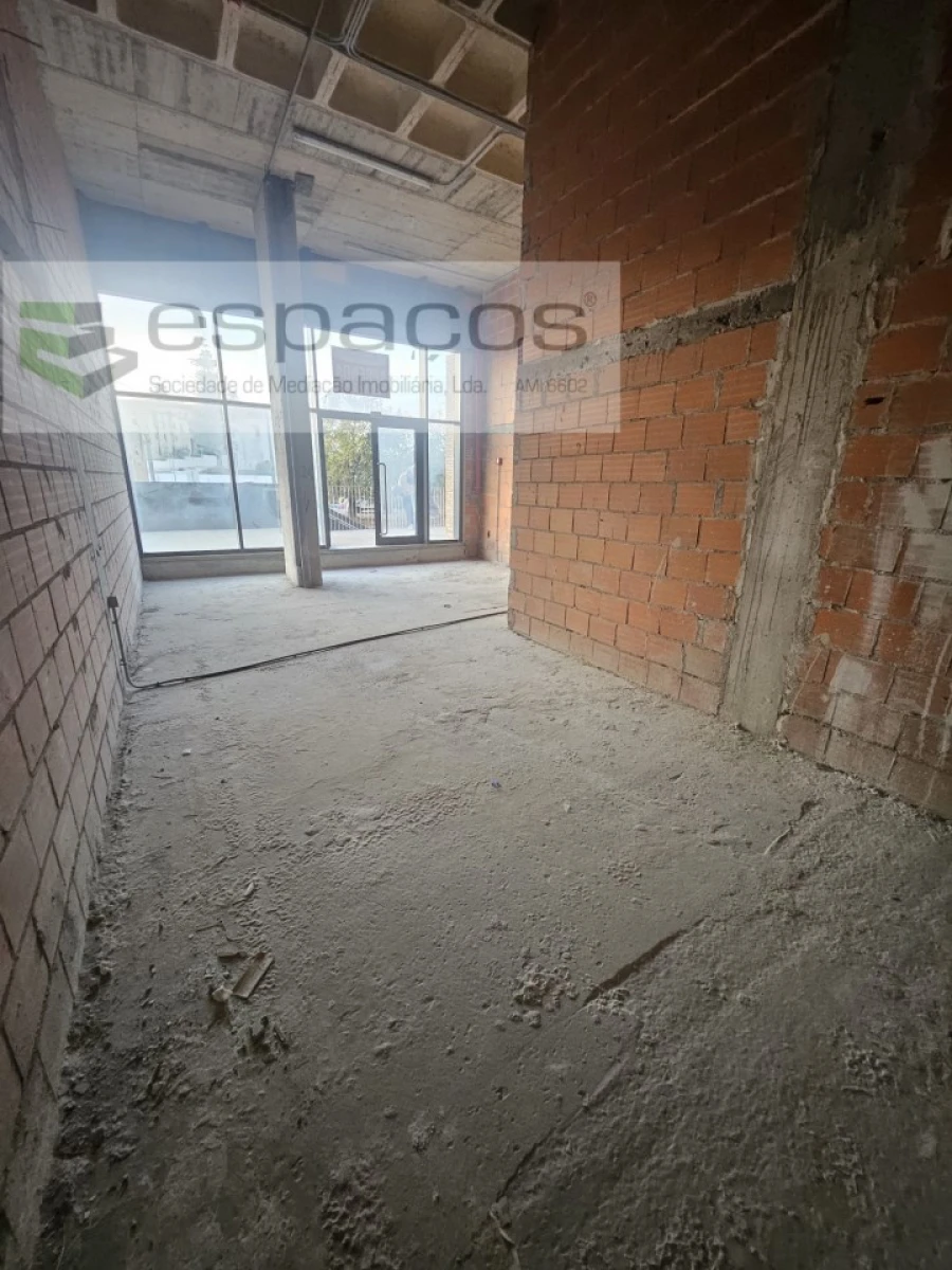 Loja para Arrendamento em Sacavém e Prior Velho Foto 3