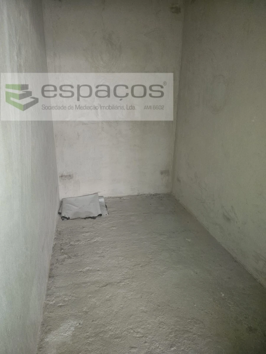 Loja para Arrendamento em Sacavém e Prior Velho Foto 9