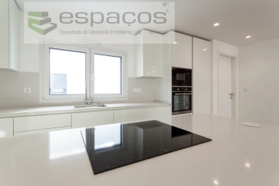 Apartamento T3 para Venda em Santa Iria de Azoia, São João da Talha e Bobadela
