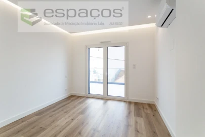 Apartamento T3 para Venda em Santa Iria de Azoia, São João da Talha e Bobadela