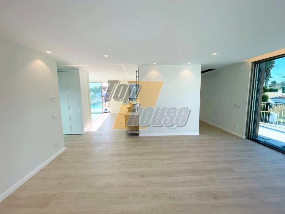 Moradia T5 para Venda em Corroios Foto 13