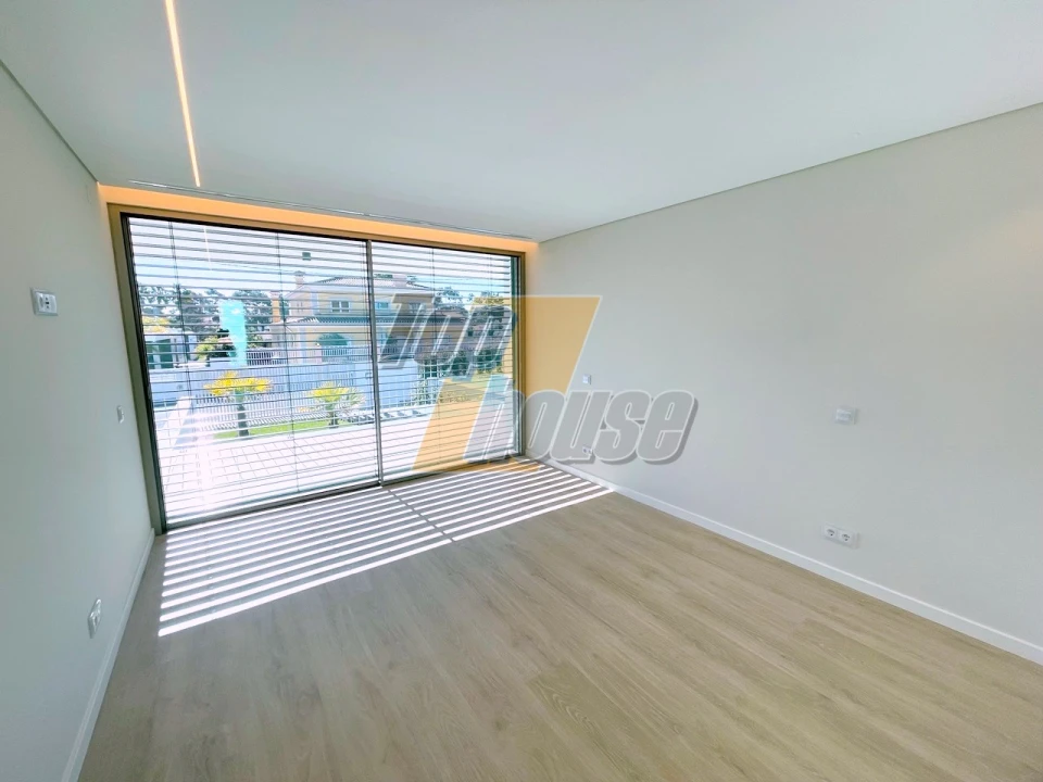 Moradia T5 para Venda em Corroios Foto 33