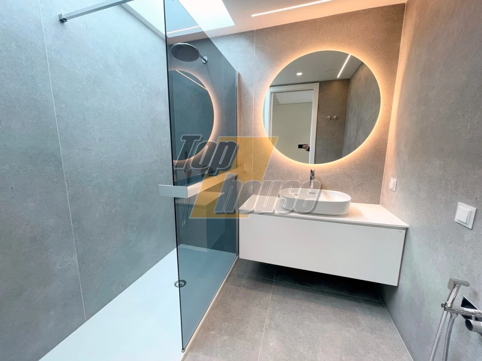 Moradia T5 para Venda em Corroios Foto 36