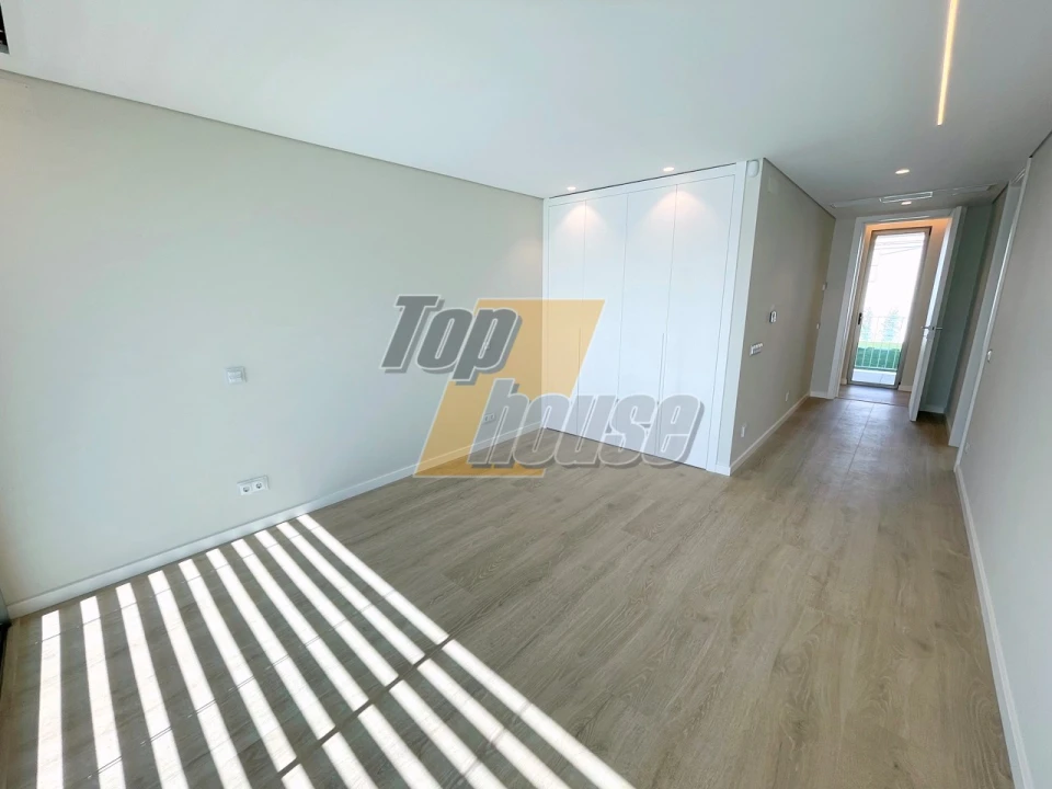 Moradia T5 para Venda em Corroios Foto 37