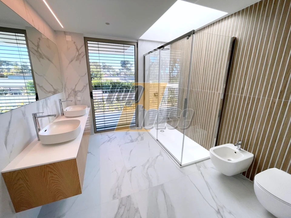 Moradia T5 para Venda em Corroios Foto 40