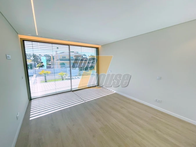 Moradia T5 para Venda em Corroios Foto 33