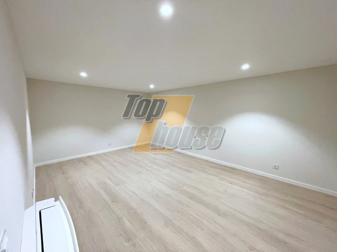 Moradia T5 para Venda em Corroios Foto 49