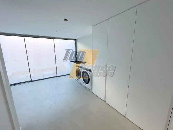 Moradia T5 para Venda em Corroios Foto 53