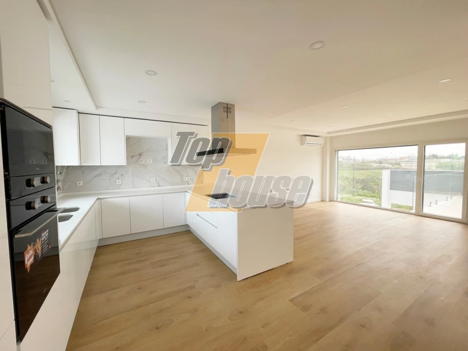 Moradia T4 para Venda em Caparica e Trafaria Foto 1