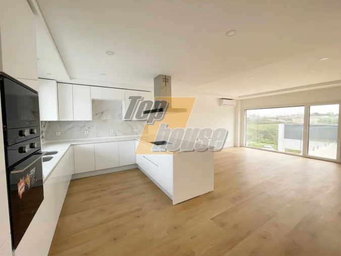 Moradia T4 para Venda em Caparica e Trafaria Foto 1