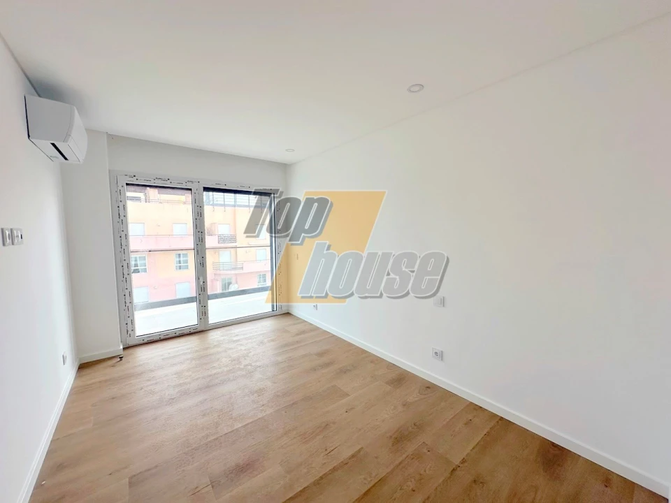 Apartamento T4 para Venda em Costa da Caparica Foto 13