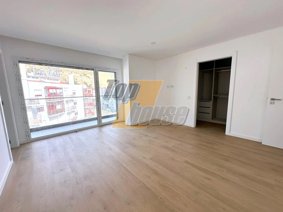 Apartamento T4 para Venda em Costa da Caparica Foto 30