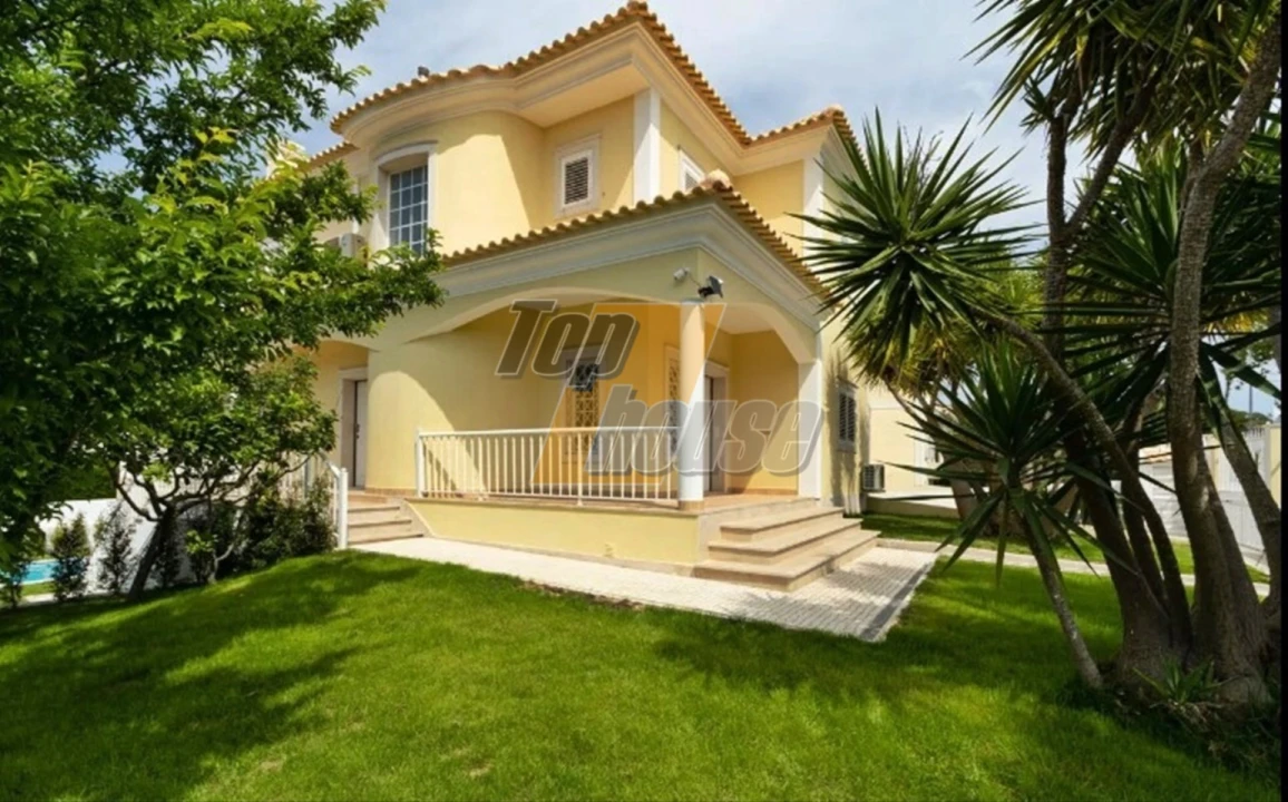 Moradia T4 para Venda em Corroios Foto 3